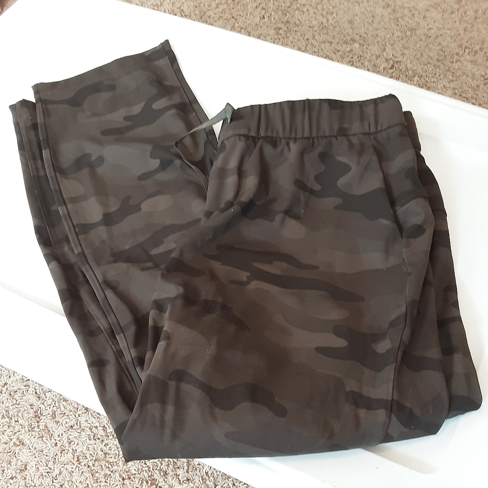 Womens Camouflage Jogger Pants